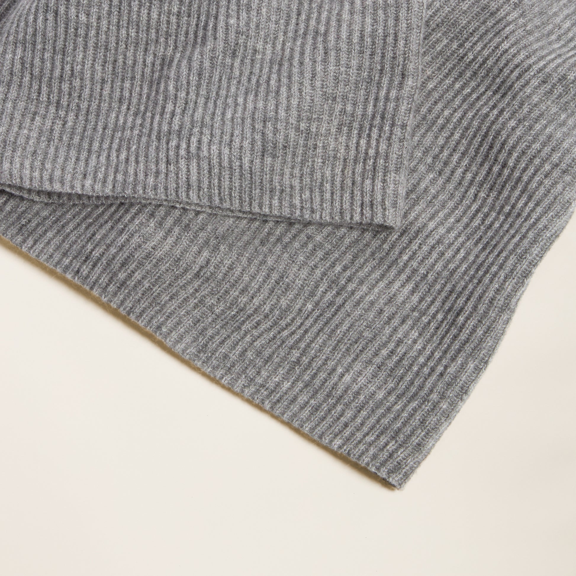 CashmereRibbedThrow_HeatherGray_Home_StillLife_1x1_0177.jpg