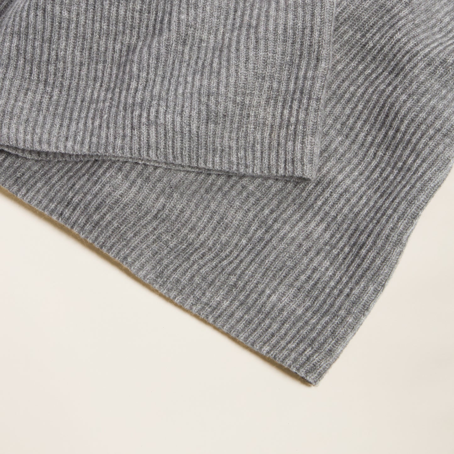 CashmereRibbedThrow_HeatherGray_Home_StillLife_1x1_0177.jpg