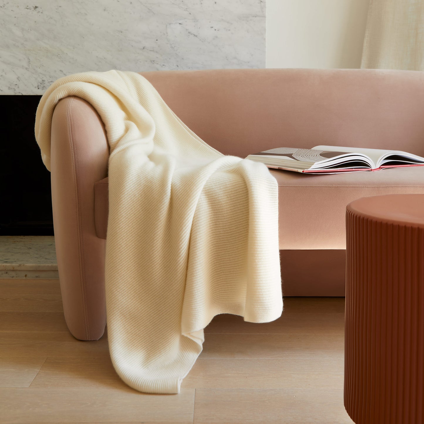 Cashmere_Ribbed_Throw_White_StillLife_EnviromentFull_1x1.jpg
