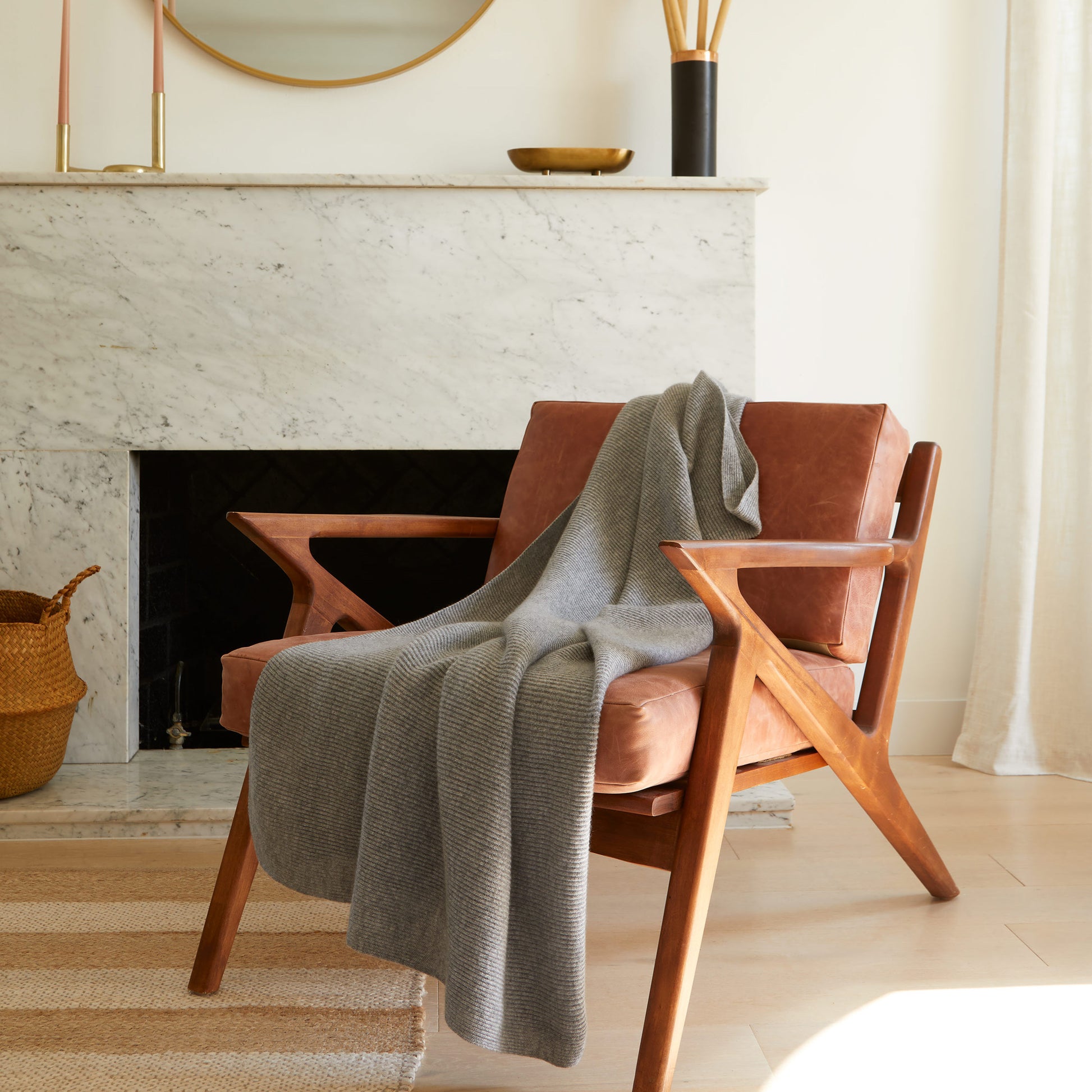 Cashmere_Ribbed_Throw_HeatherGray_StillLife_EnviromentFull_1x1.jpg
