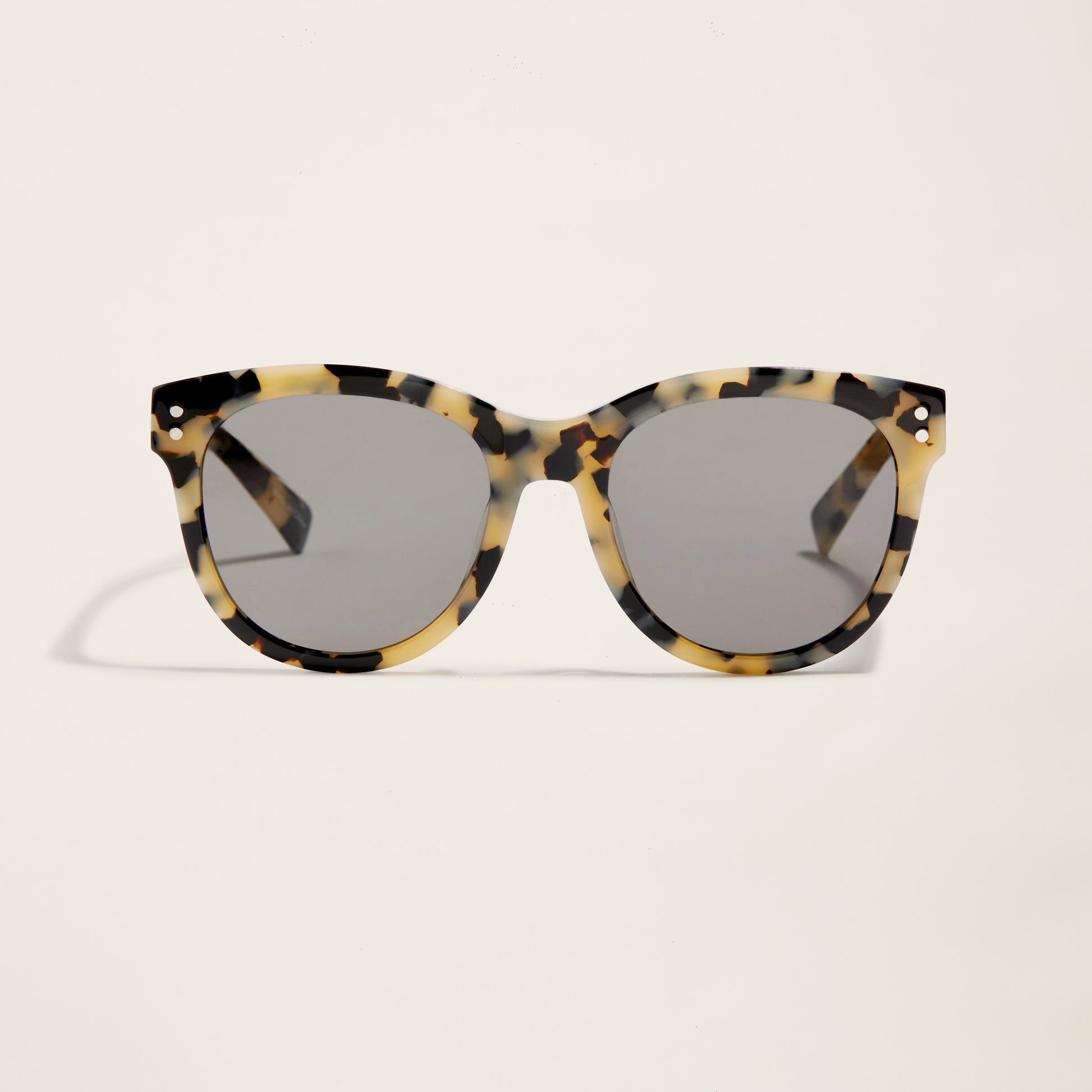 WilshireOversizedRoundSunglasses_HighContrastTortoise_Womens_StillLife_1x1_0335.jpg